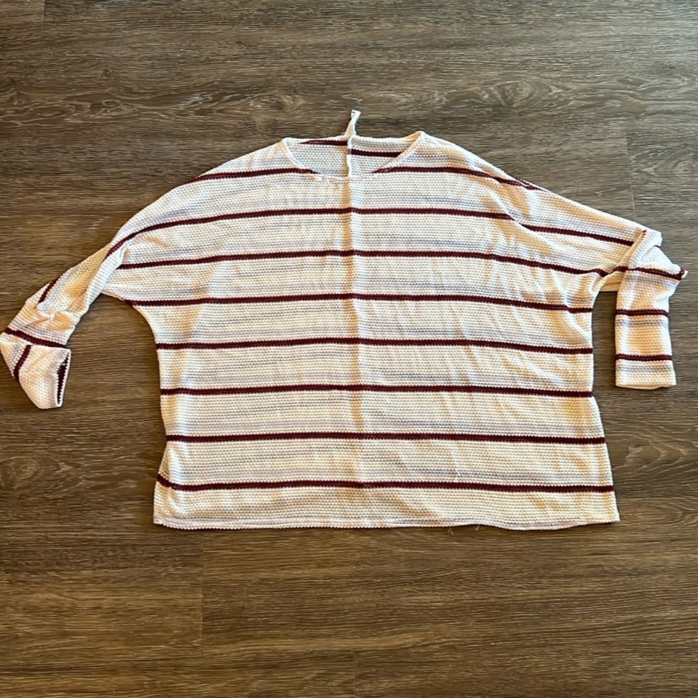 Boutique Brand women’s thin, dolman sleeve, maroon striped top. Size Medium.